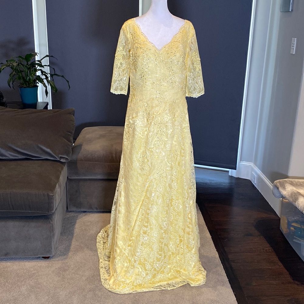Women’s Yellow Lace Full Length Dress Mother of the Bride Small Train Zip Size L